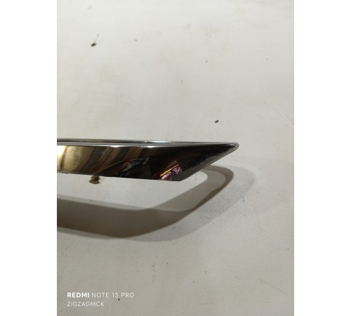 Накладка бампера передняя правая декоративная