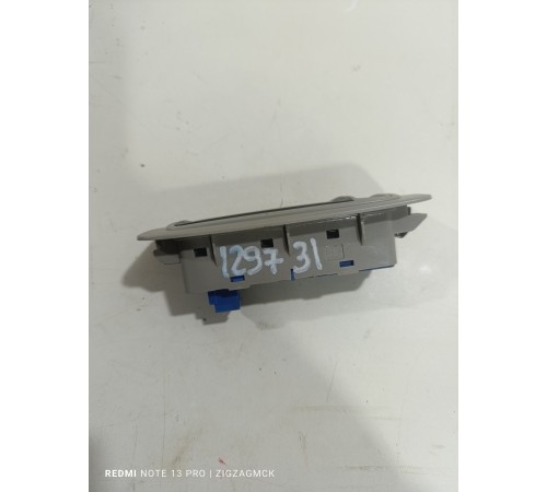 Плафон внутреннего освещения салона задний левый