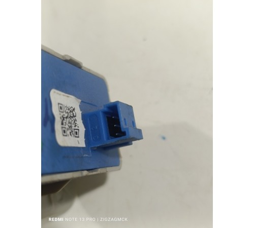 Плафон внутреннего освещения салона задний левый