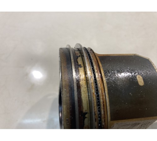 Поршень с Шатуном