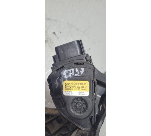 Педаль акселератора