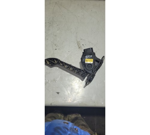 Педаль акселератора