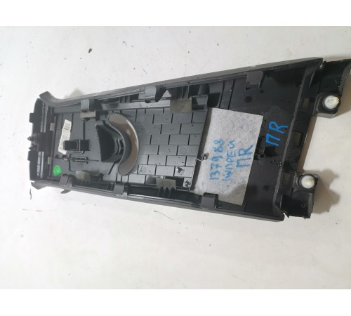 Обшивка центральной стойки правая верхняя