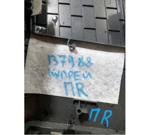 Обшивка центральной стойки правая верхняя