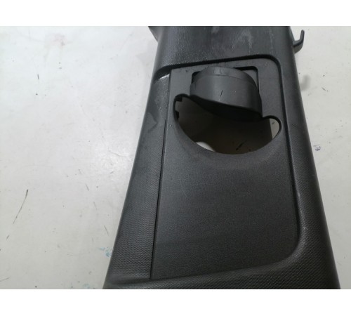 Обшивка центральной стойки правая верхняя