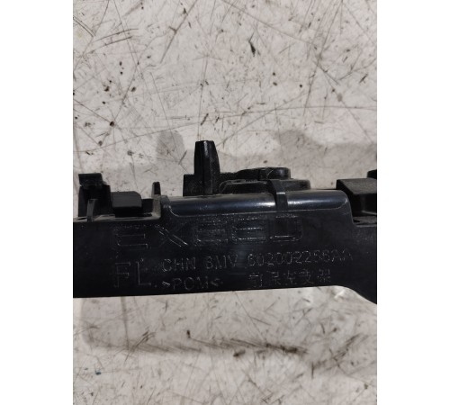 Кронштейн переднего бампера левый