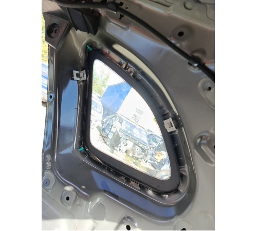 Глухое стекло заднее правое