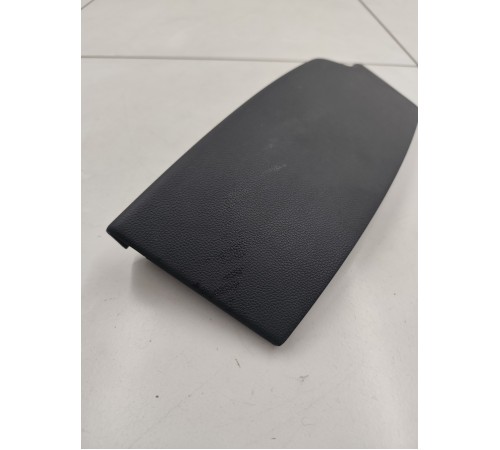 Накладка обшивки багажника левая
