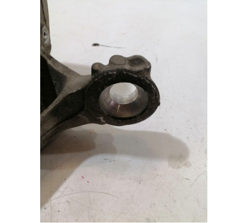 Кулак поворотный передний правый