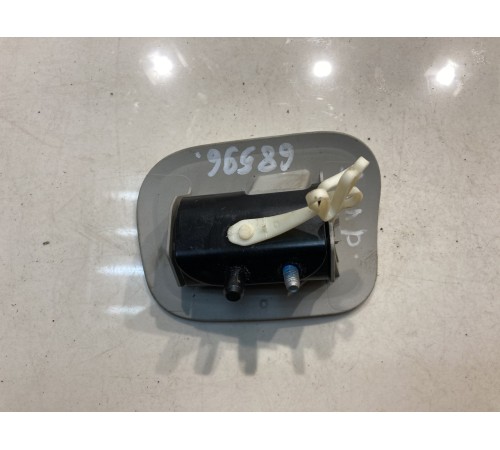 Кронштейн шторки багажника (задний,правый)