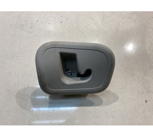 Кронштейн шторки багажника (задний,правый)