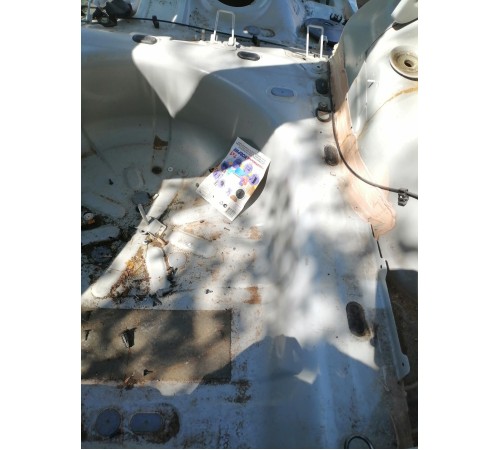 Ниша багажника, запасного колеса