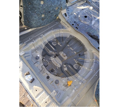 Пол багажника