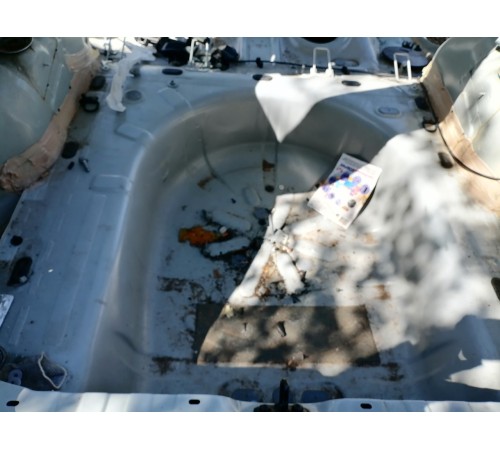 Ниша багажника, запасного колеса