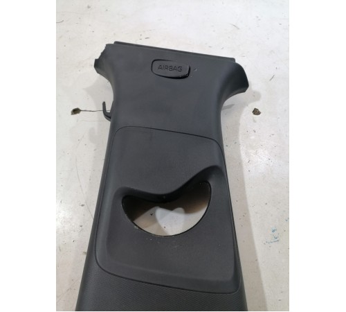 Обшивка центральной стойки левая верхняя