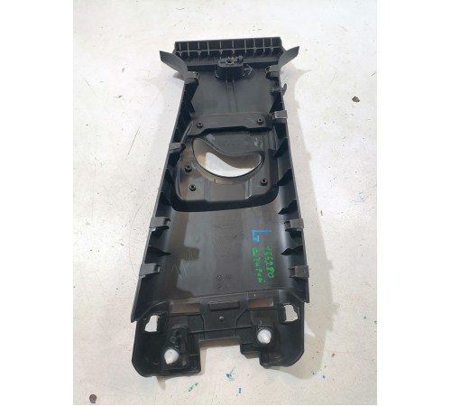 Обшивка центральной стойки левая верхняя