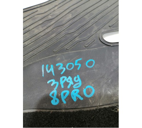 Коврик третьего ряда