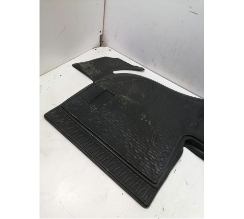 Коврик третьего ряда