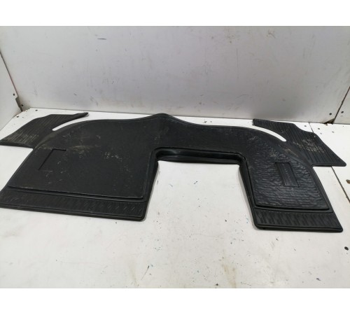 Коврик третьего ряда