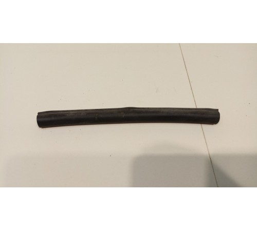 Уплотнитель капота