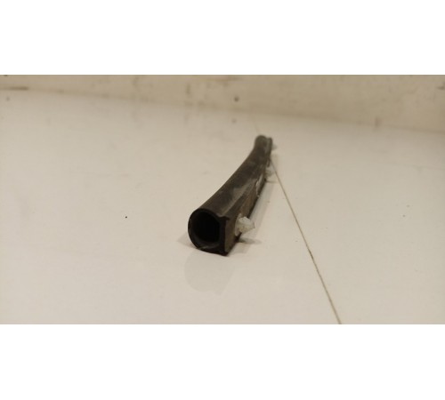 Уплотнитель капота