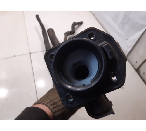 Горловина топливного бака