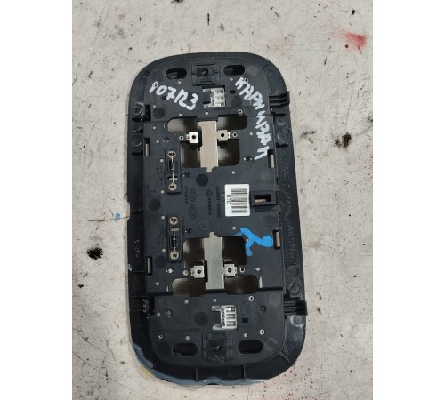 Плафон внутреннего освещения салона левый