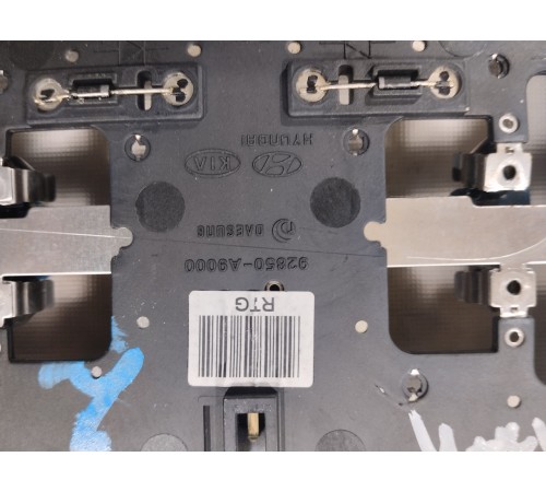 Плафон внутреннего освещения салона левый