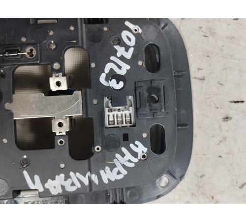 Плафон внутреннего освещения салона левый