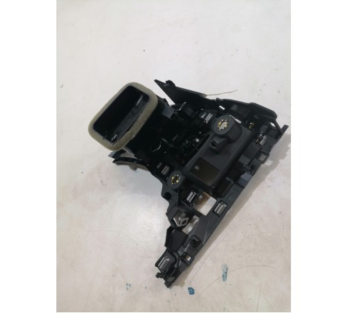 Дефлектор воздушный левый