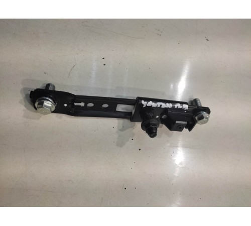 крепление регулировки ремня безопасности (переднее правое)