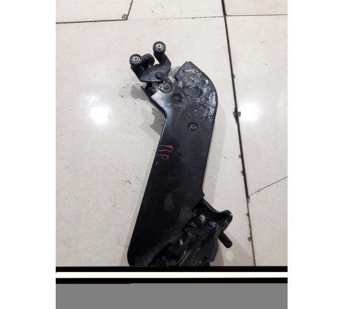 Замок с роликом правой сдвижной двери