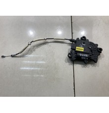 Доводчик замка двери (задний левый)