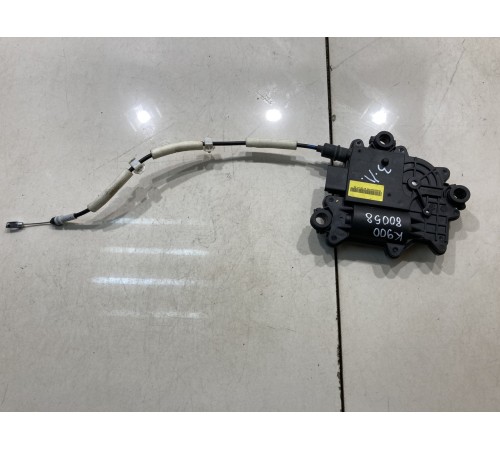 Доводчик замка двери (задний левый)