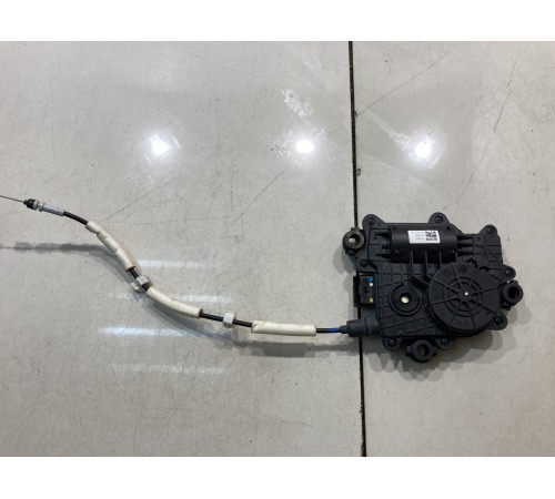 Доводчик замка двери (задний левый)