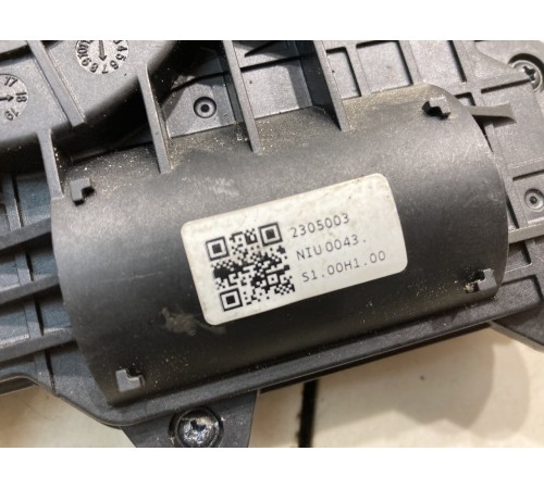 Доводчик замка двери (задний левый)