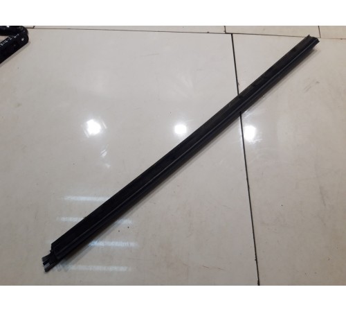 Уплотнитель стекла (передний, правый)