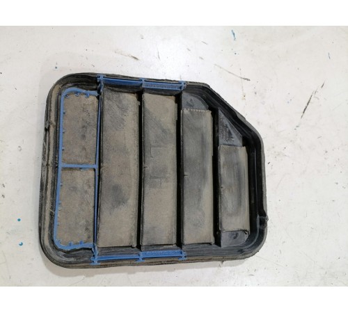 Вентиляционный клапан багажника левый