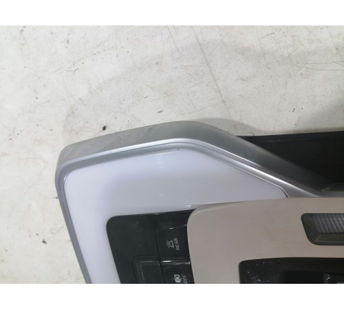 Плафон внутреннего освещения передний