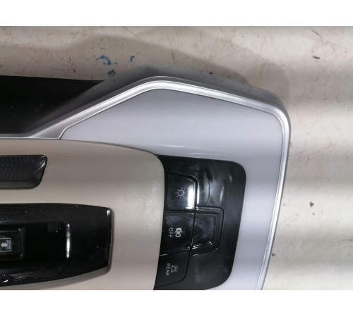 Плафон внутреннего освещения передний