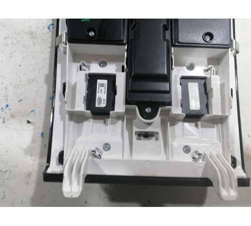 Плафон внутреннего освещения передний