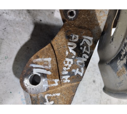 Кулак поворотный передний левый