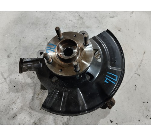 Кулак поворотный передний левый