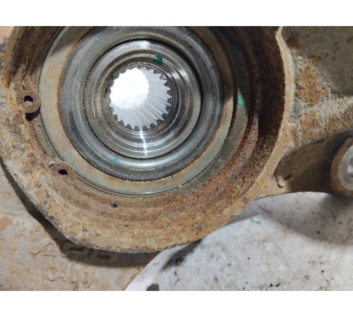 Кулак поворотный передний левый