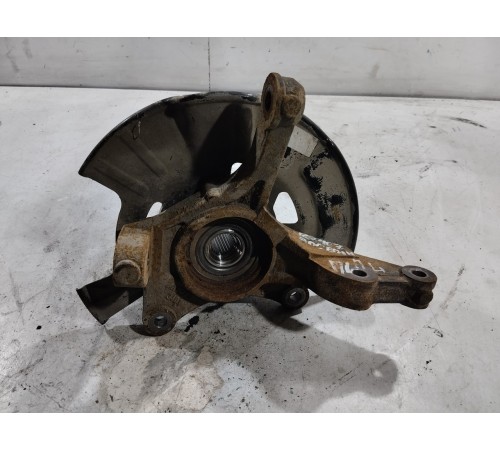 Кулак поворотный передний левый