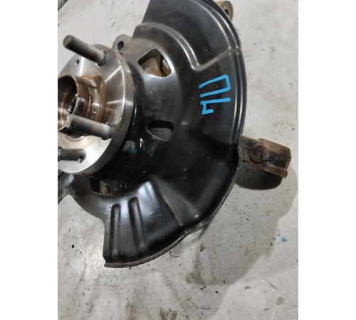 Кулак поворотный передний левый