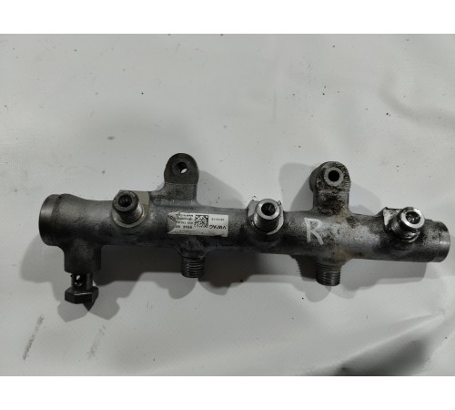 Топливная рампа правая