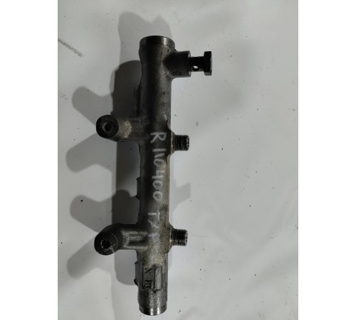 Топливная рампа правая