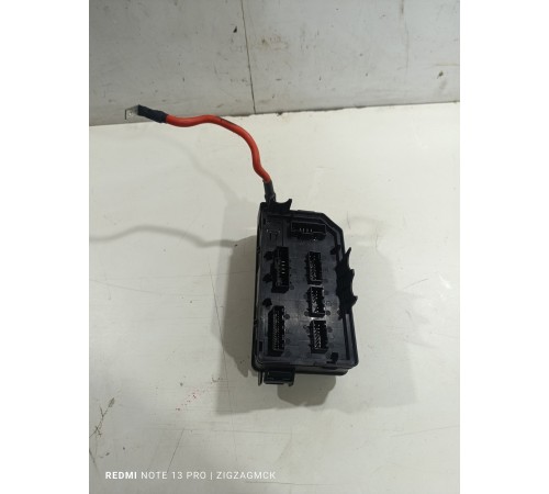 Блок предохранителей подкапотный