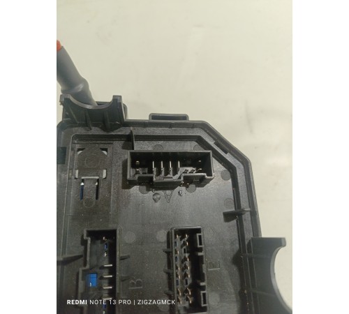 Блок предохранителей подкапотный